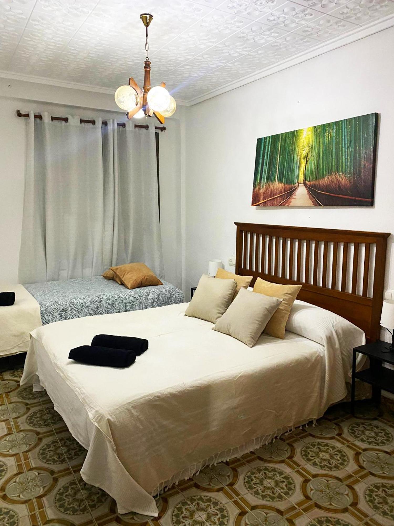 Valencia Well Located Shared Apartment Eksteriør billede